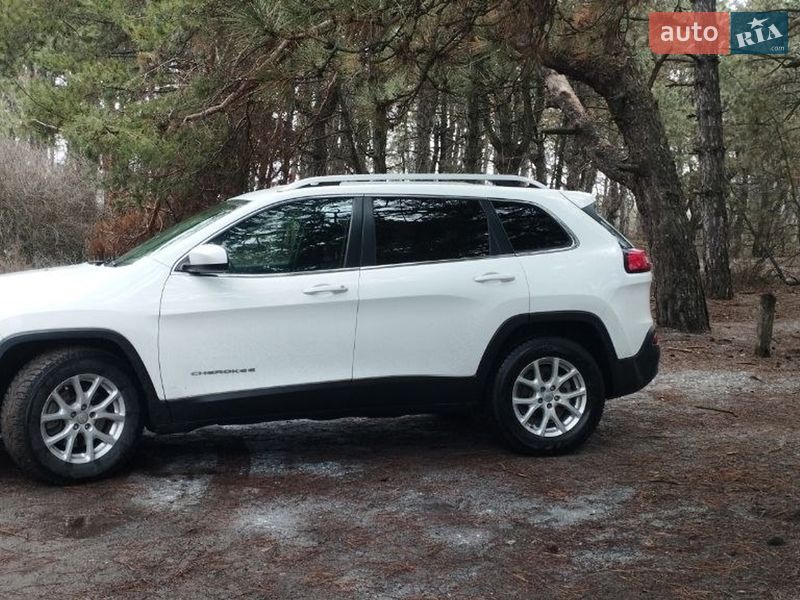 Внедорожник / Кроссовер Jeep Cherokee 2015 в Кривом Роге