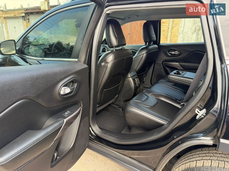 Внедорожник / Кроссовер Jeep Cherokee 2019 в Киеве