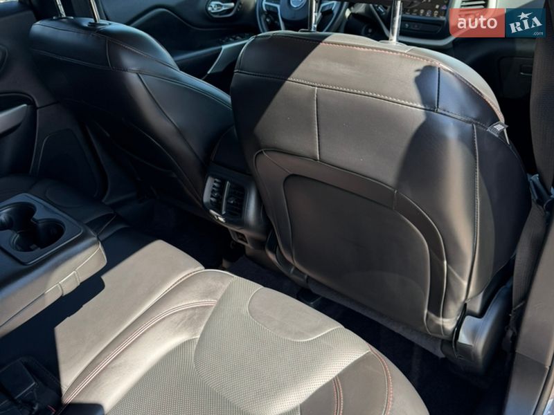 Внедорожник / Кроссовер Jeep Cherokee 2017 в Киеве