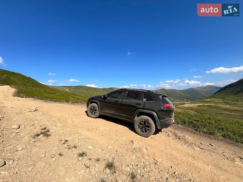 Внедорожник / Кроссовер Jeep Cherokee 2016 в Киеве фото 3 Внедорожник / Кроссовер Jeep Cherokee 2016 в Киеве
