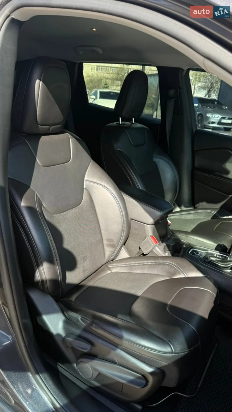 2020 Jeep Cherokee - мініатюра 14