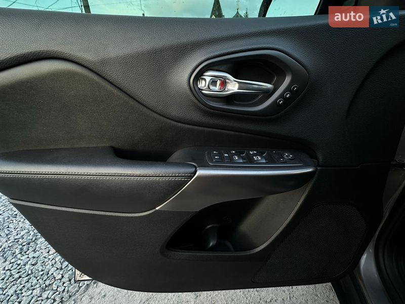 Внедорожник / Кроссовер Jeep Cherokee 2018 в Харькове