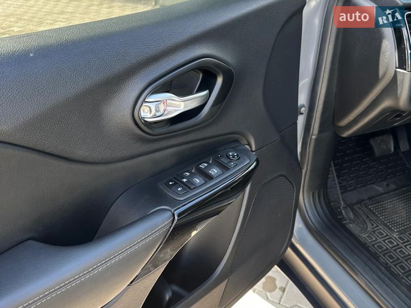 Внедорожник / Кроссовер Jeep Cherokee 2023 в Житомире