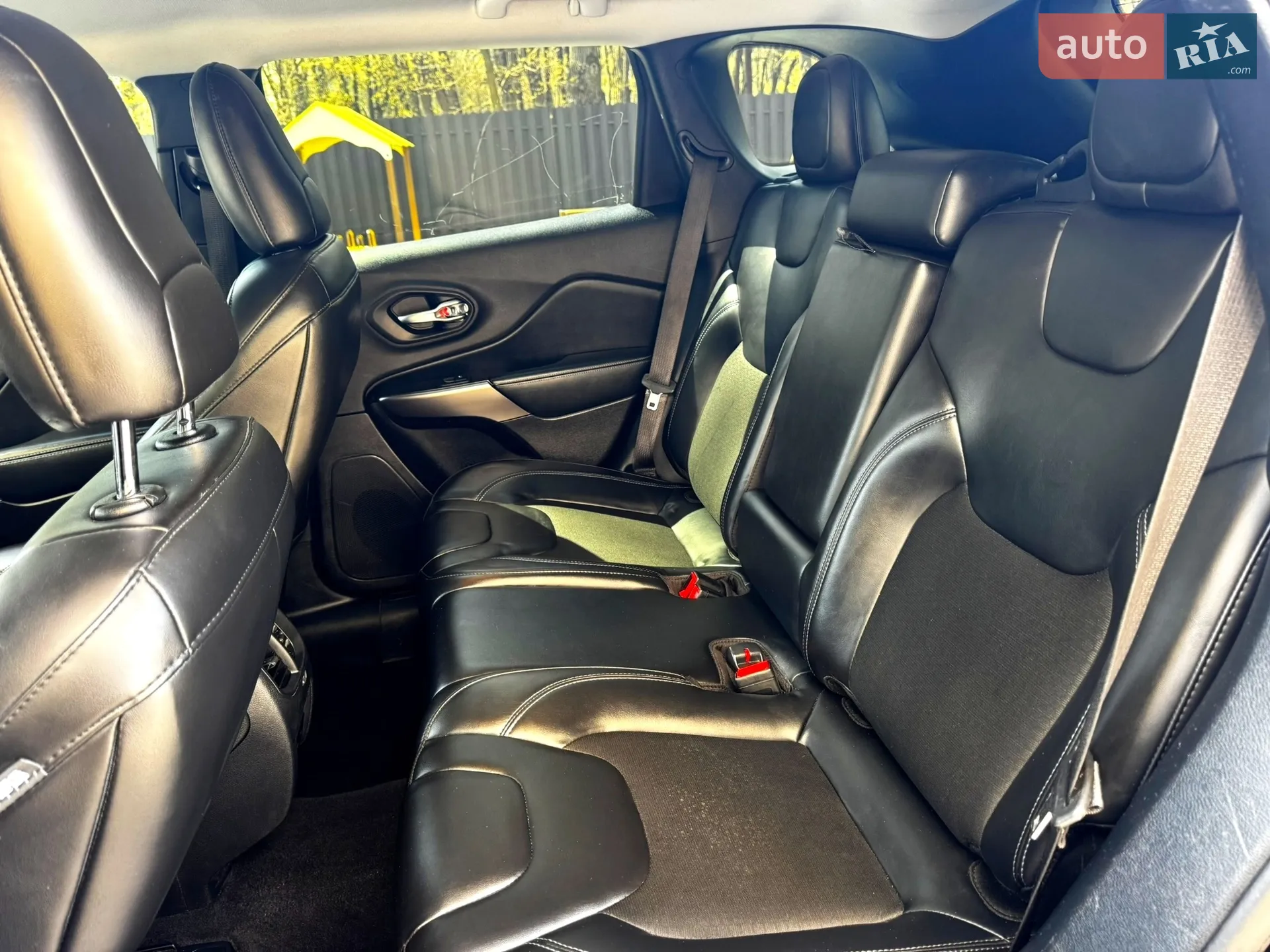 2019 Jeep Cherokee - мініатюра 14