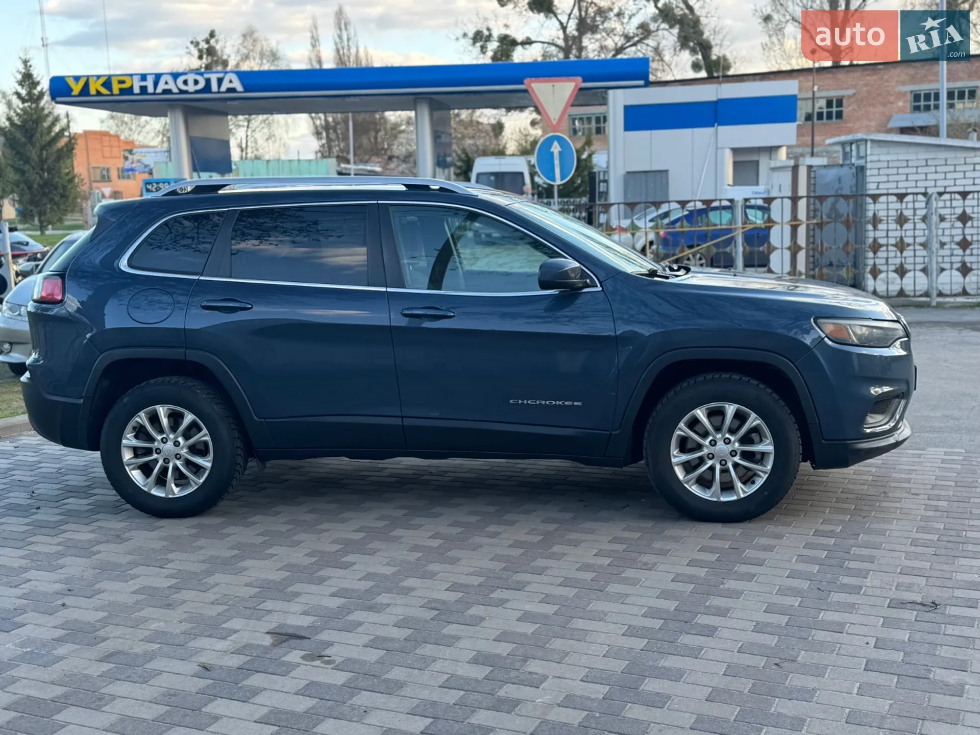 2019 Jeep Cherokee - мініатюра 9