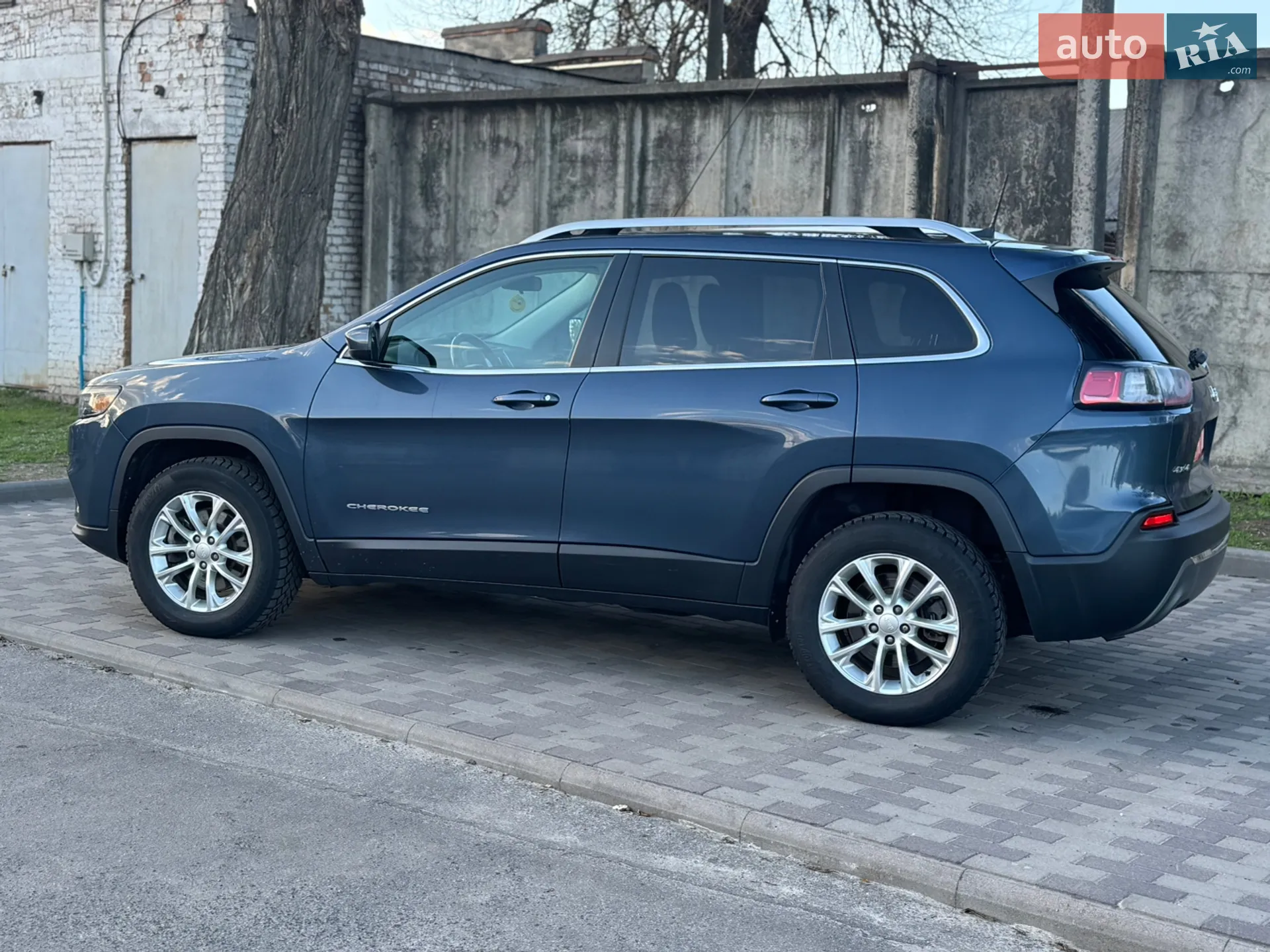 2019 Jeep Cherokee - мініатюра 12
