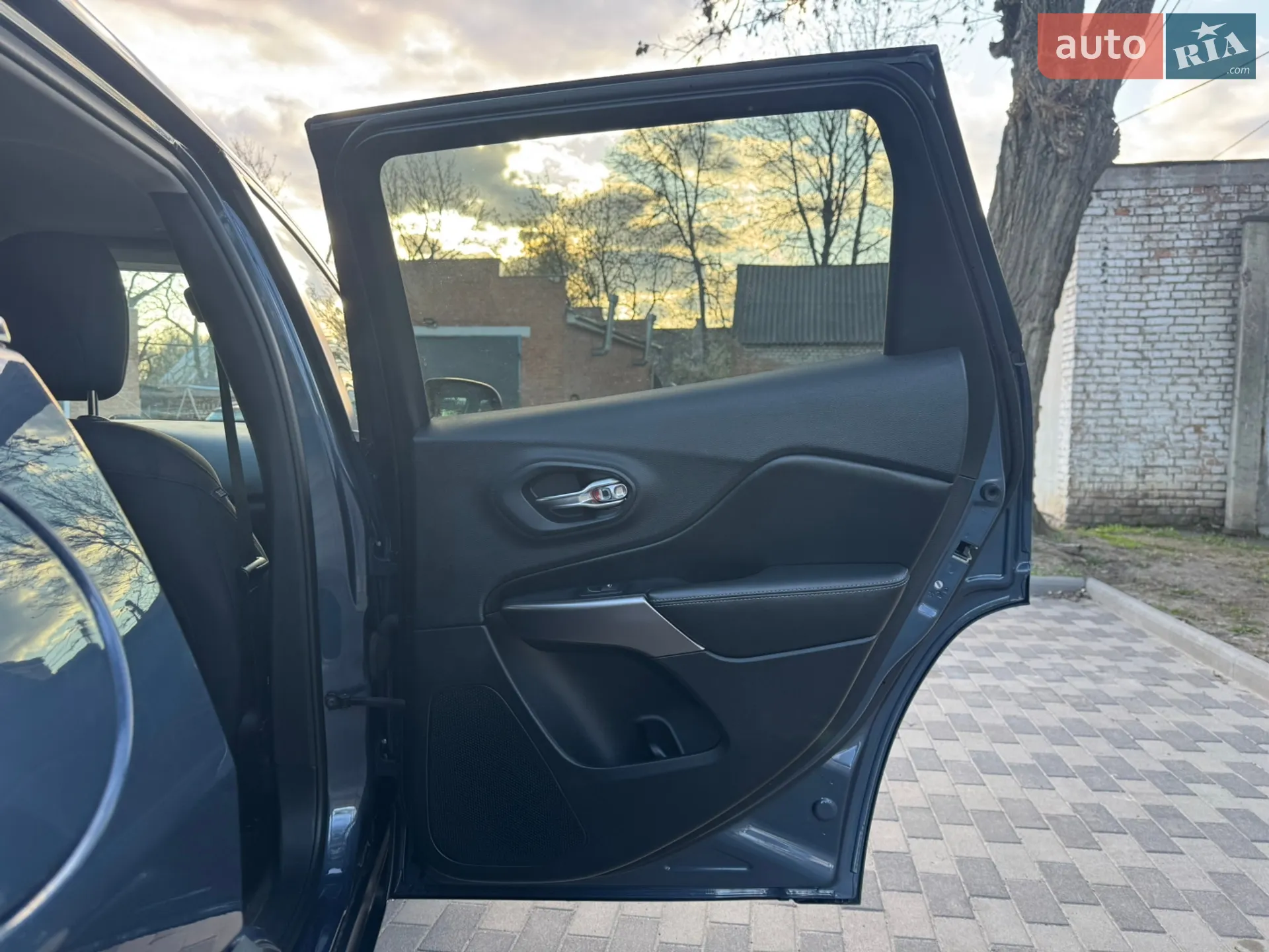 2019 Jeep Cherokee - мініатюра 30