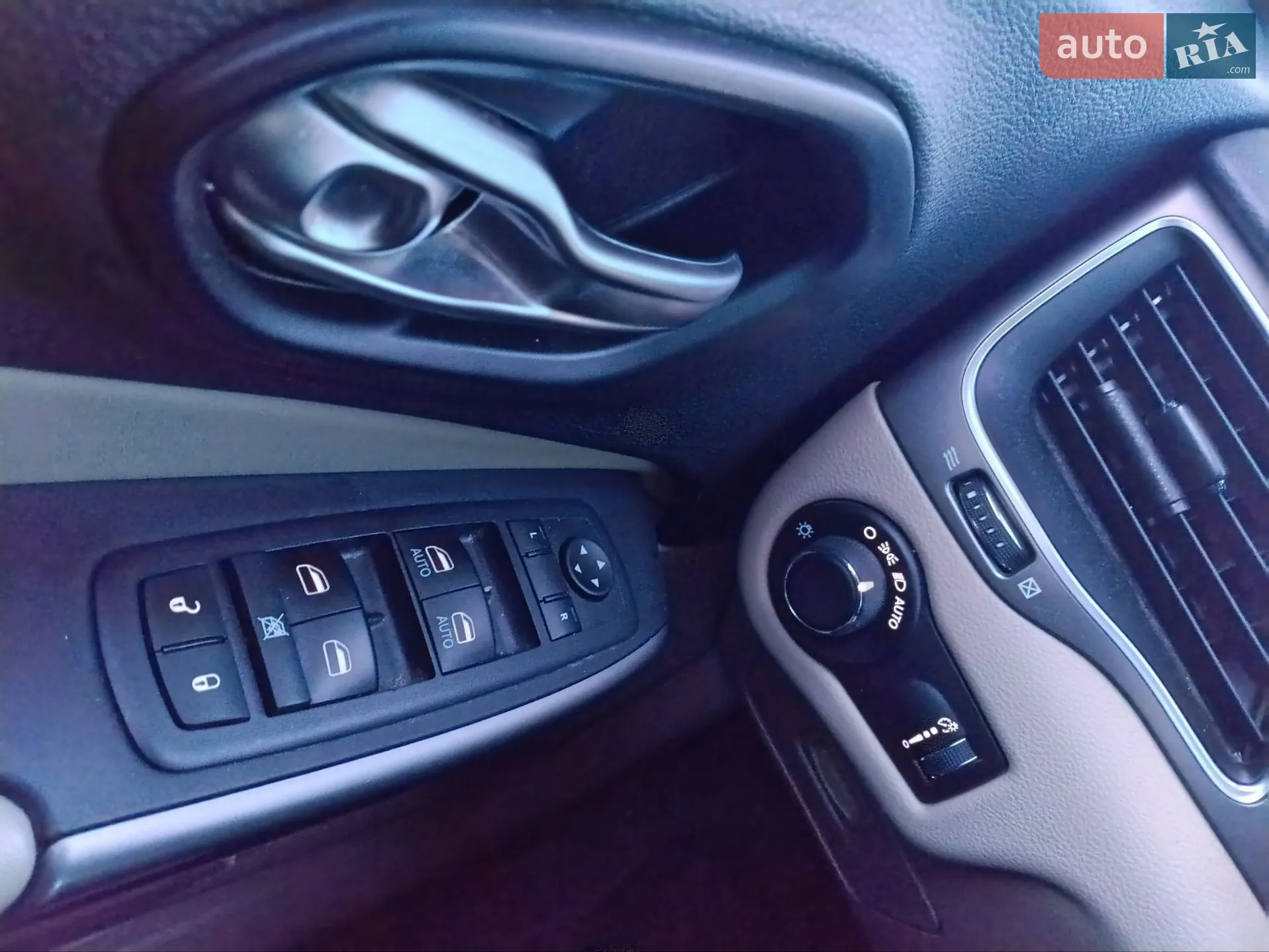 2020 Jeep Cherokee - мініатюра 28