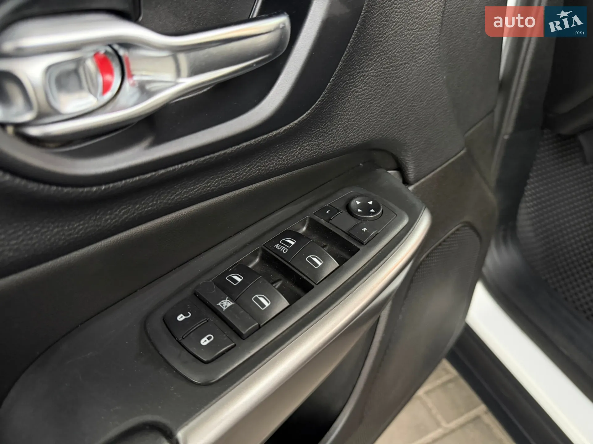 2019 Jeep Cherokee - мініатюра 37