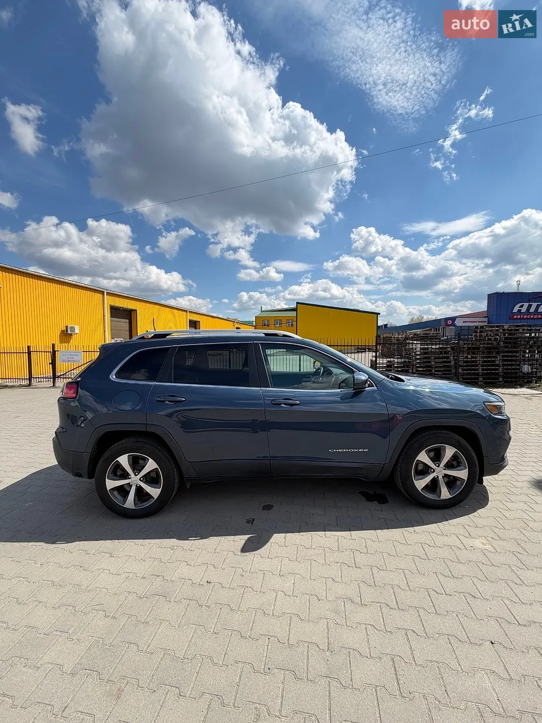2019 Jeep Cherokee - мініатюра 8