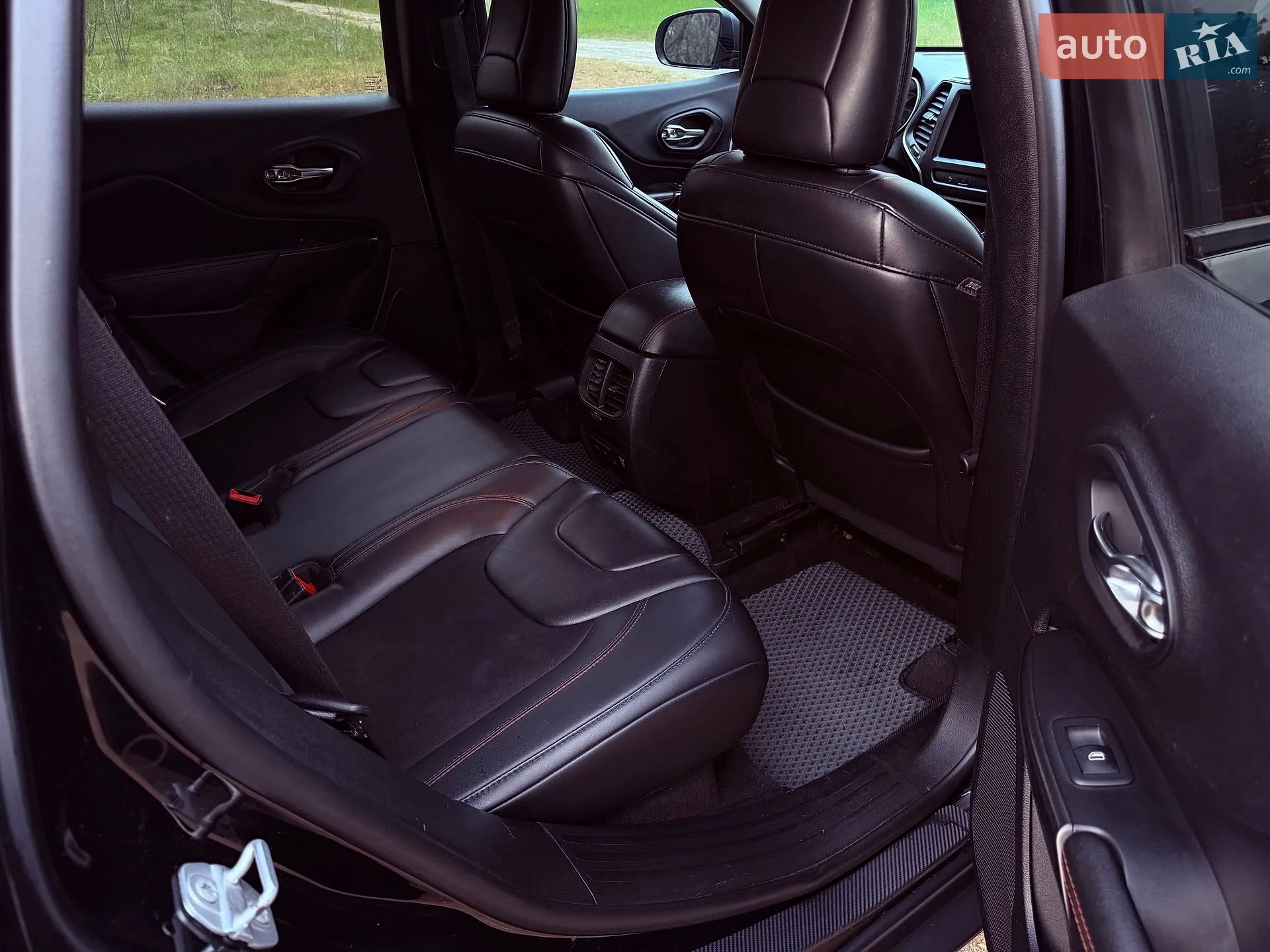 2019 Jeep Cherokee - мініатюра 27