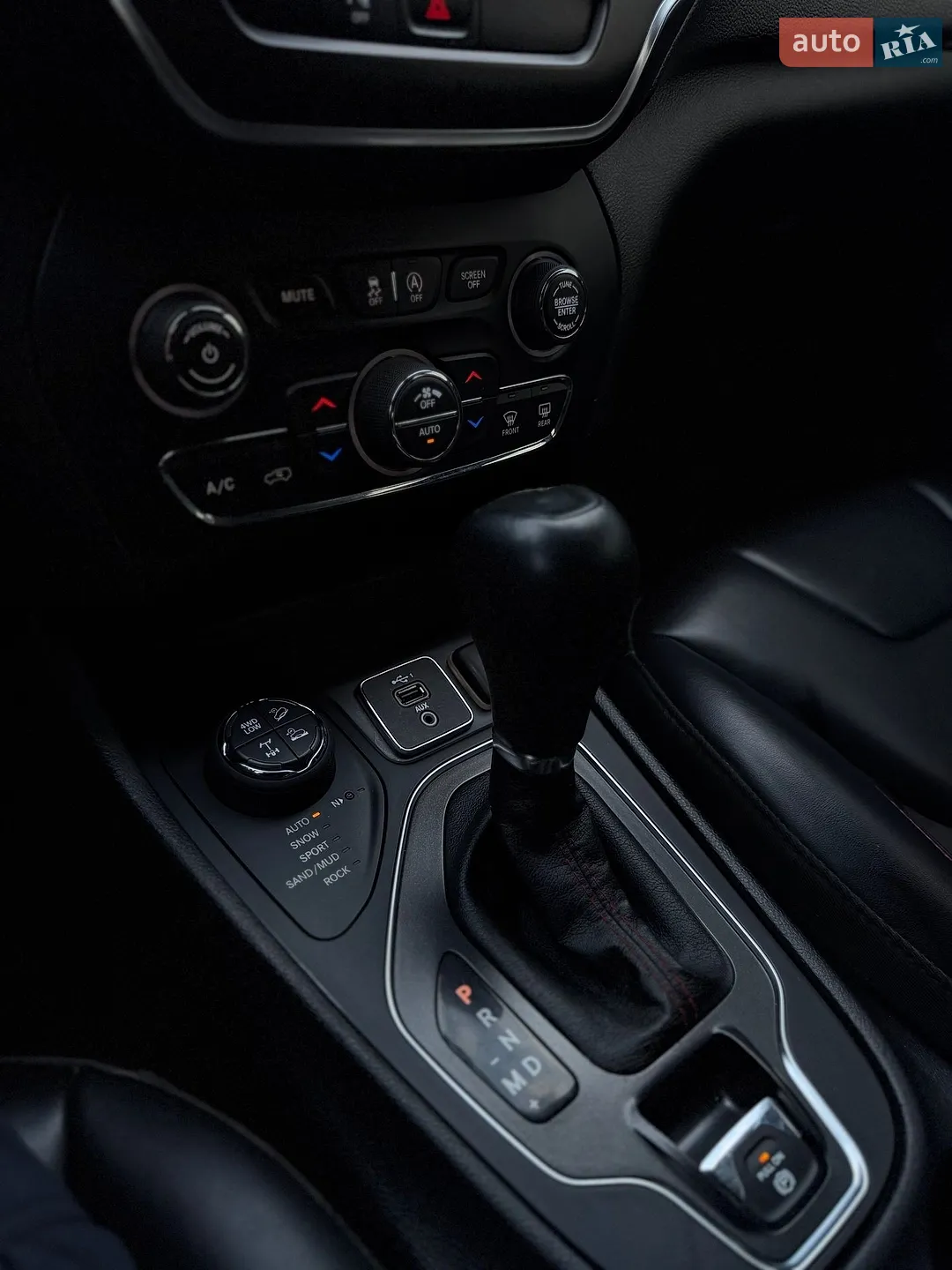 2019 Jeep Cherokee - мініатюра 34