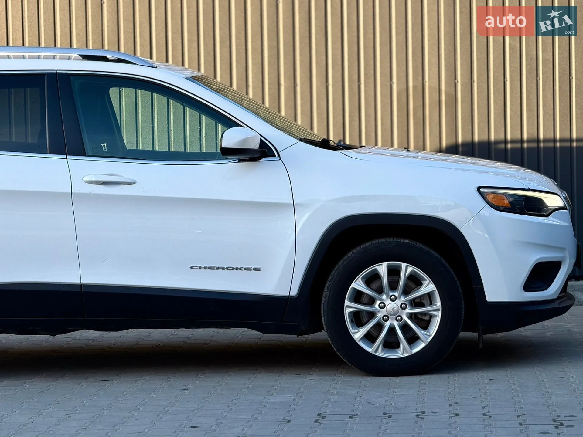 2019 Jeep Cherokee - мініатюра 13