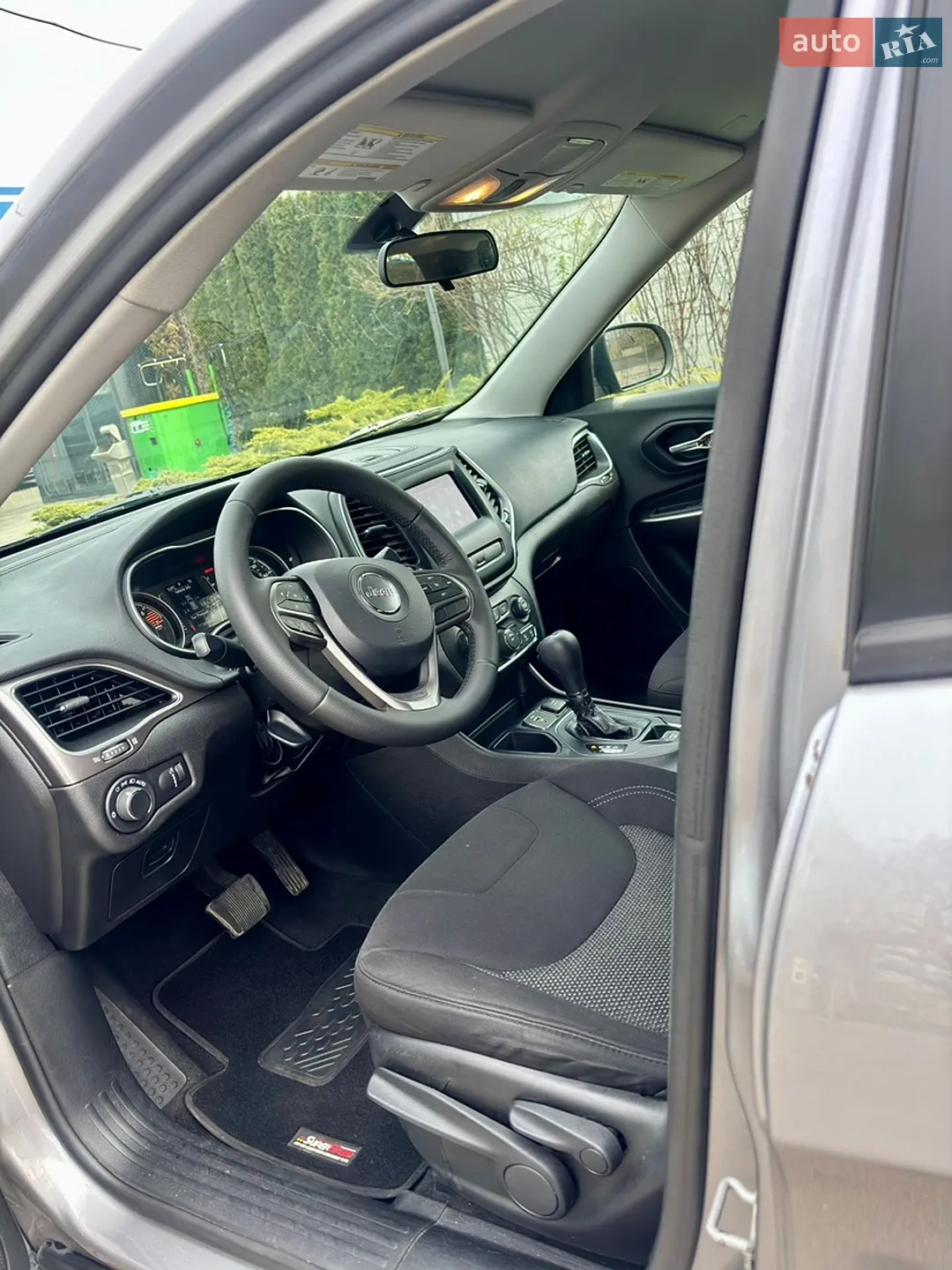 2020 Jeep Cherokee - мініатюра 37