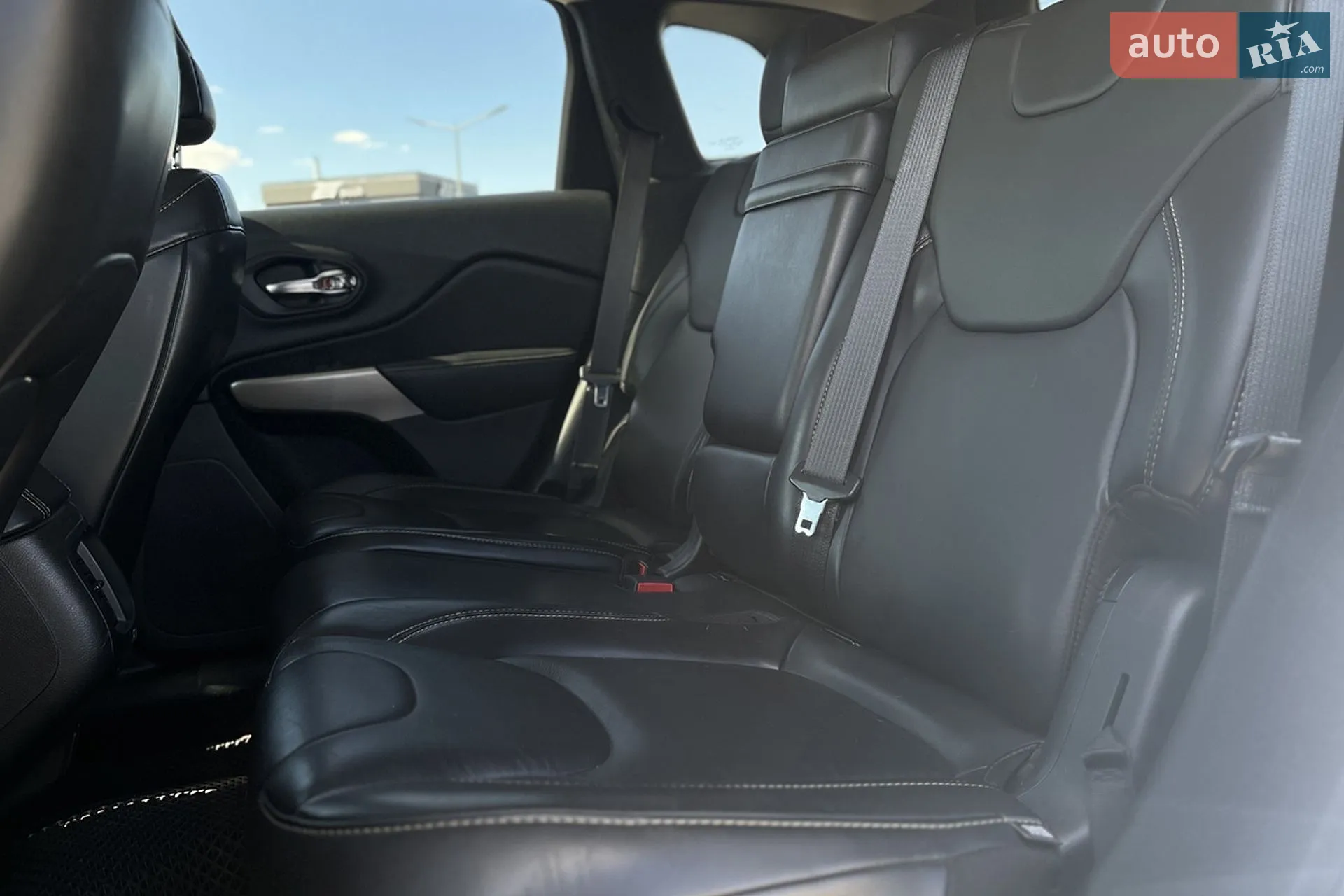 2017 Jeep Cherokee - мініатюра 28