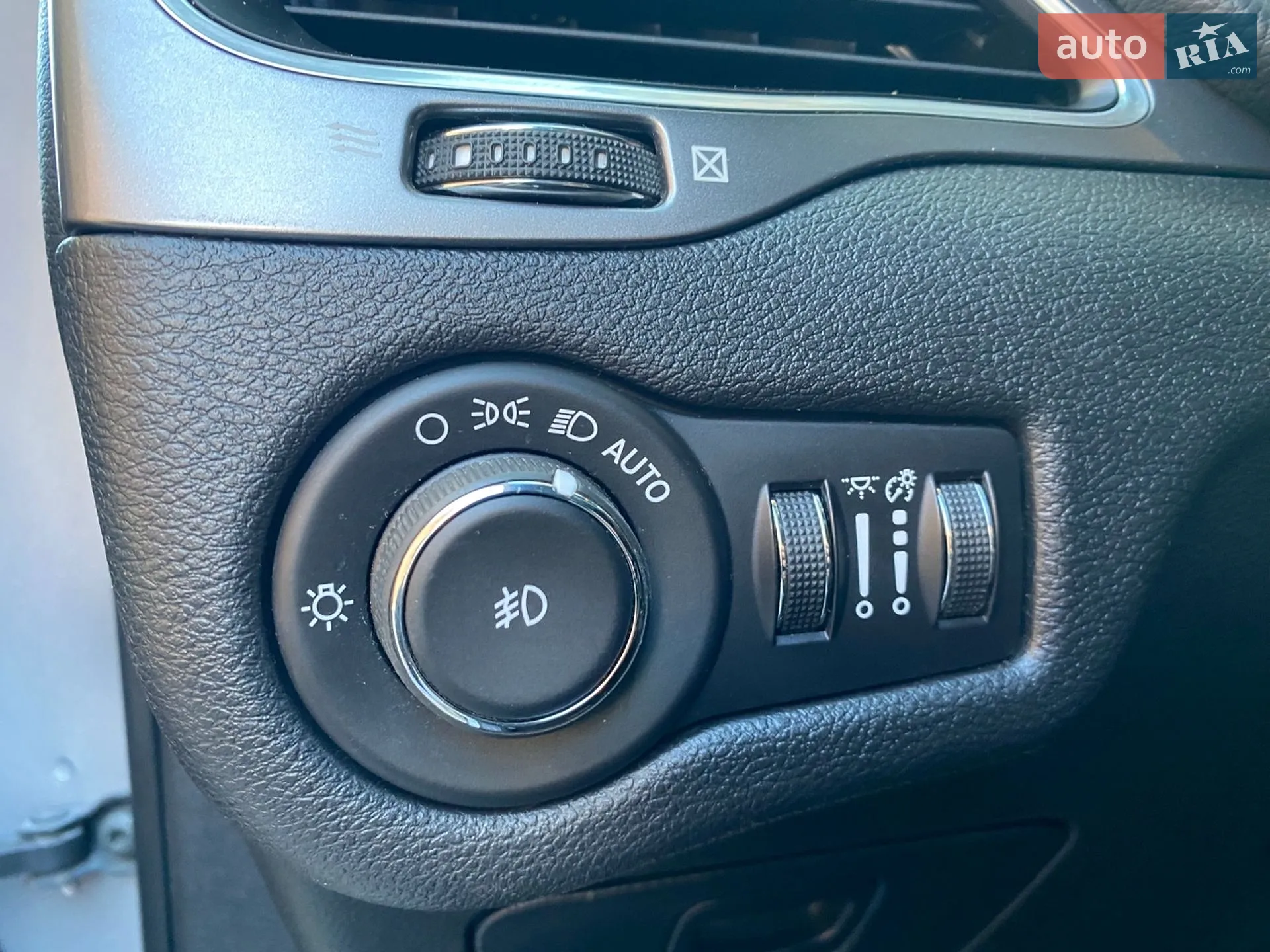 2020 Jeep Cherokee - мініатюра 20