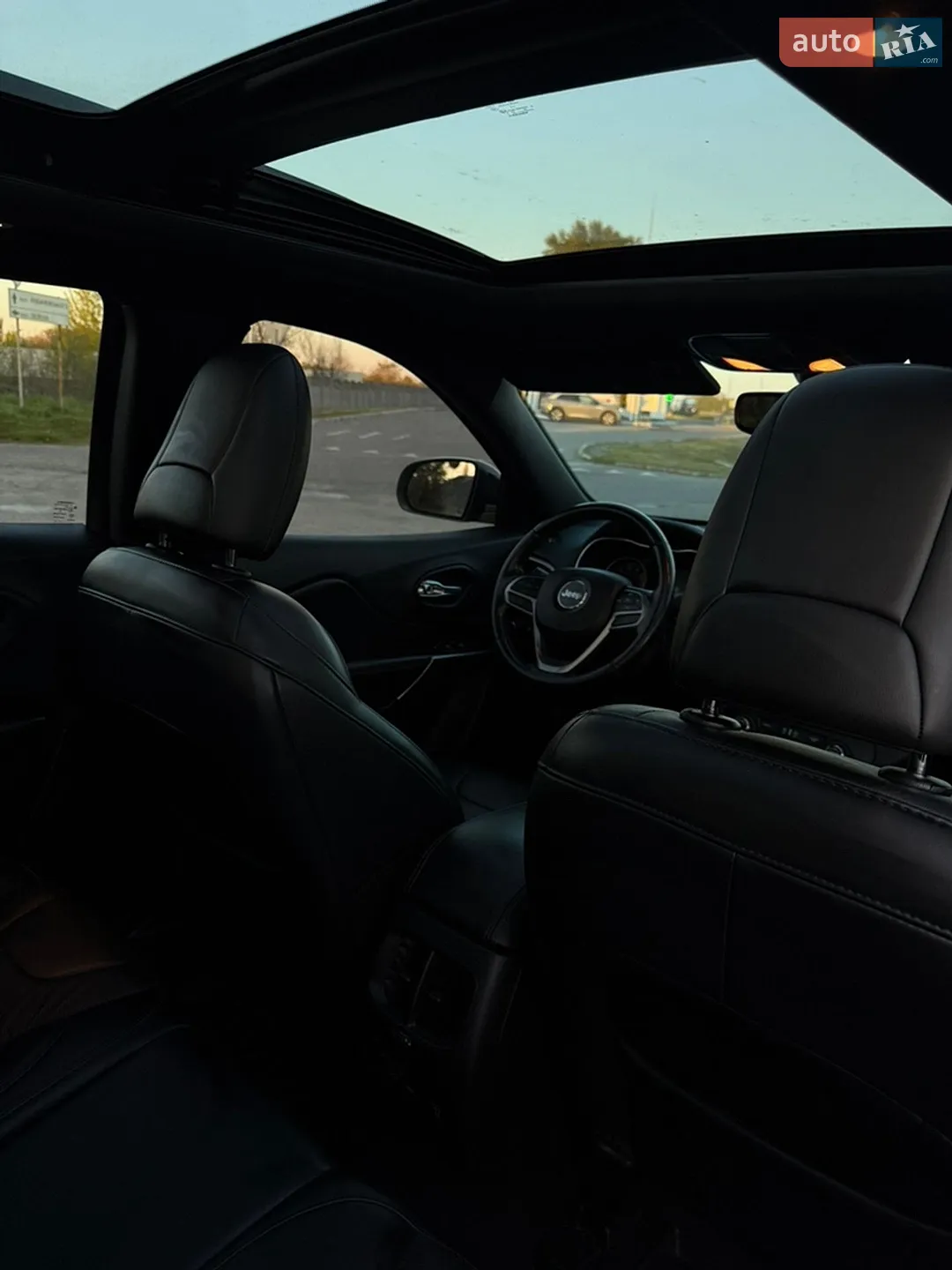 2020 Jeep Cherokee - мініатюра 24