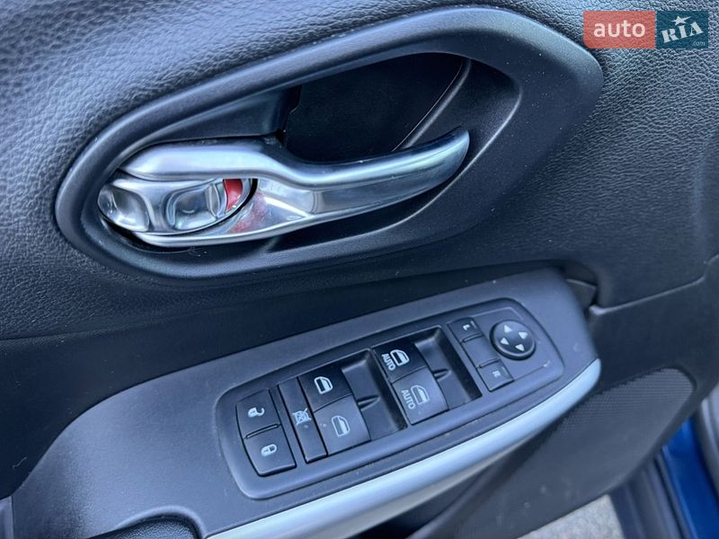 Внедорожник / Кроссовер Jeep Cherokee 2017 в Львове