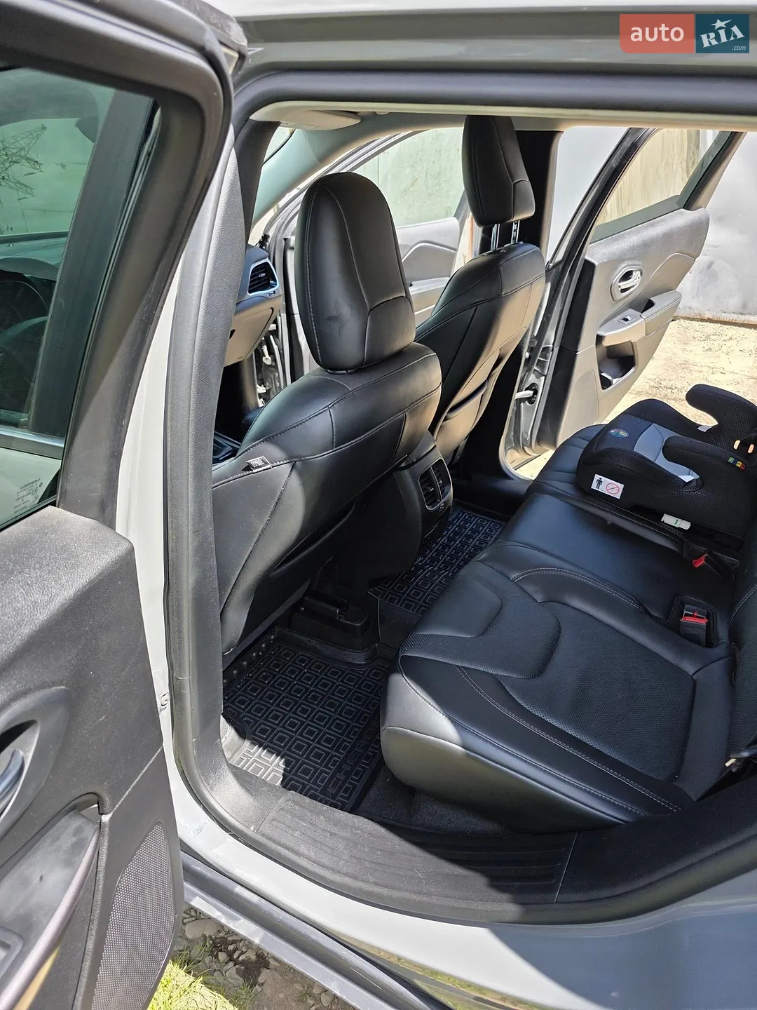 2019 Jeep Cherokee - мініатюра 25