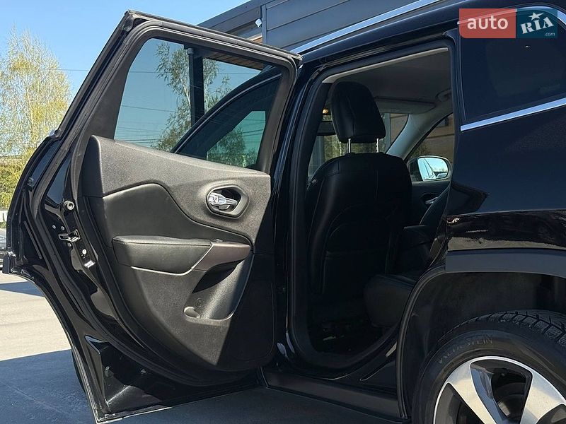 Внедорожник / Кроссовер Jeep Cherokee 2019 в Ровно