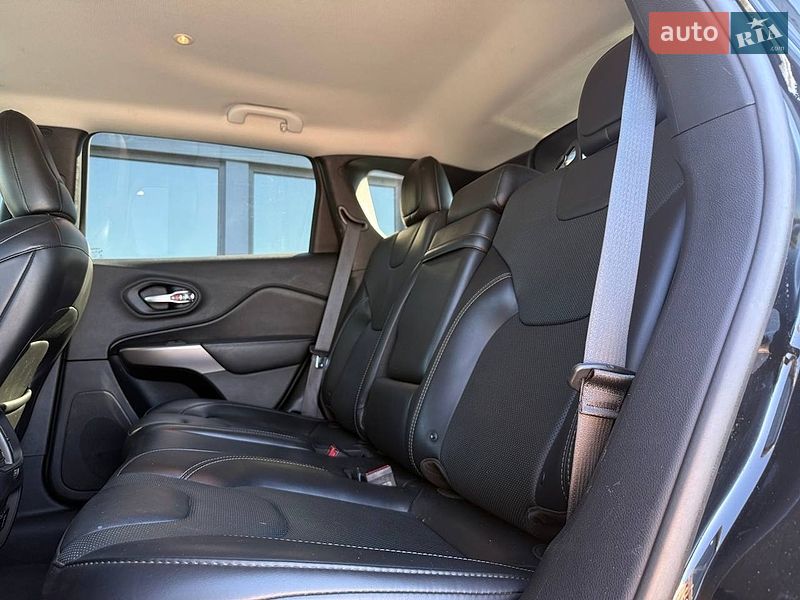 Внедорожник / Кроссовер Jeep Cherokee 2019 в Ровно