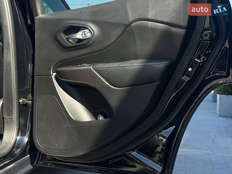 Внедорожник / Кроссовер Jeep Cherokee 2019 в Ровно