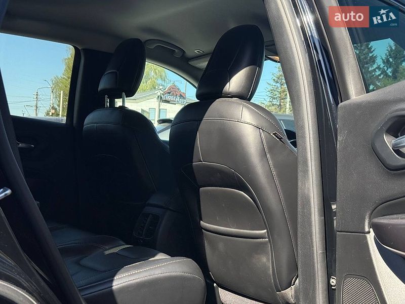 Внедорожник / Кроссовер Jeep Cherokee 2019 в Ровно