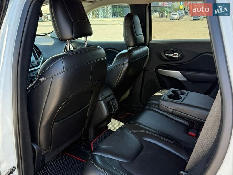 Внедорожник / Кроссовер Jeep Cherokee 2017 в Чернигове