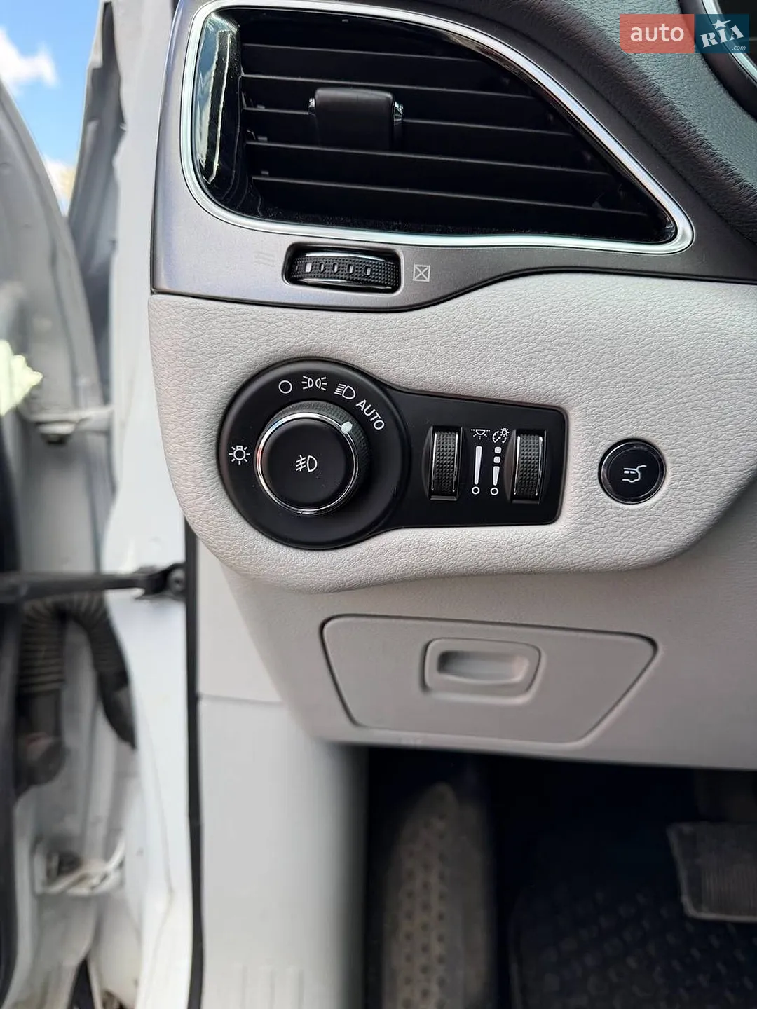 2019 Jeep Cherokee - мініатюра 16