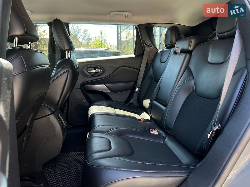 Внедорожник / Кроссовер Jeep Cherokee 2019 в Ивано-Франковске
