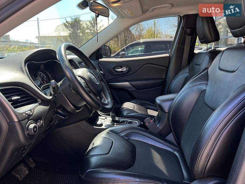 Внедорожник / Кроссовер Jeep Cherokee 2019 в Ивано-Франковске