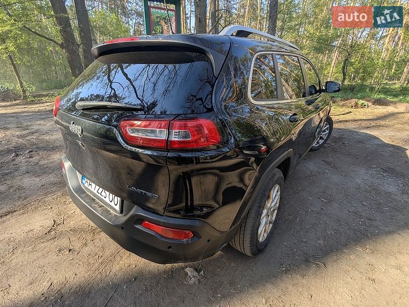 Внедорожник / Кроссовер Jeep Cherokee 2016 в Киеве