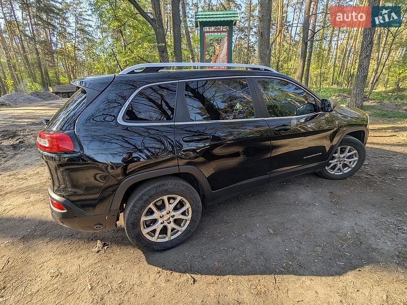 Внедорожник / Кроссовер Jeep Cherokee 2016 в Киеве
