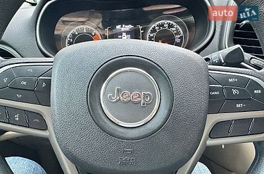 Внедорожник / Кроссовер Jeep Cherokee 2019 в Хмельницком