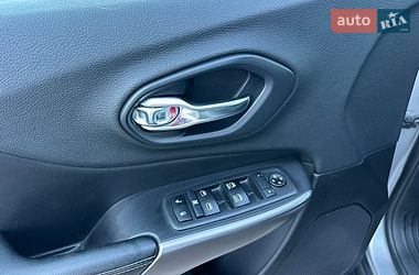 Внедорожник / Кроссовер Jeep Cherokee 2019 в Киеве