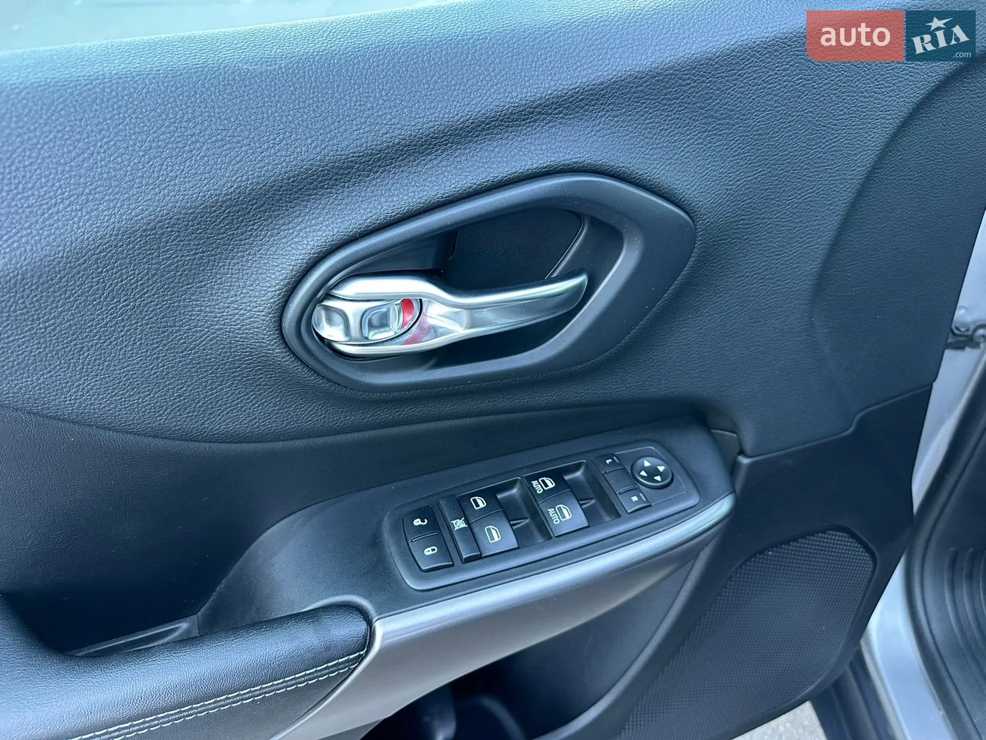 2019 Jeep Cherokee - мініатюра 16