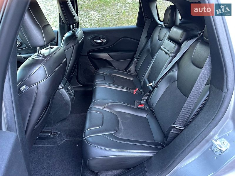 Внедорожник / Кроссовер Jeep Cherokee 2019 в Киеве