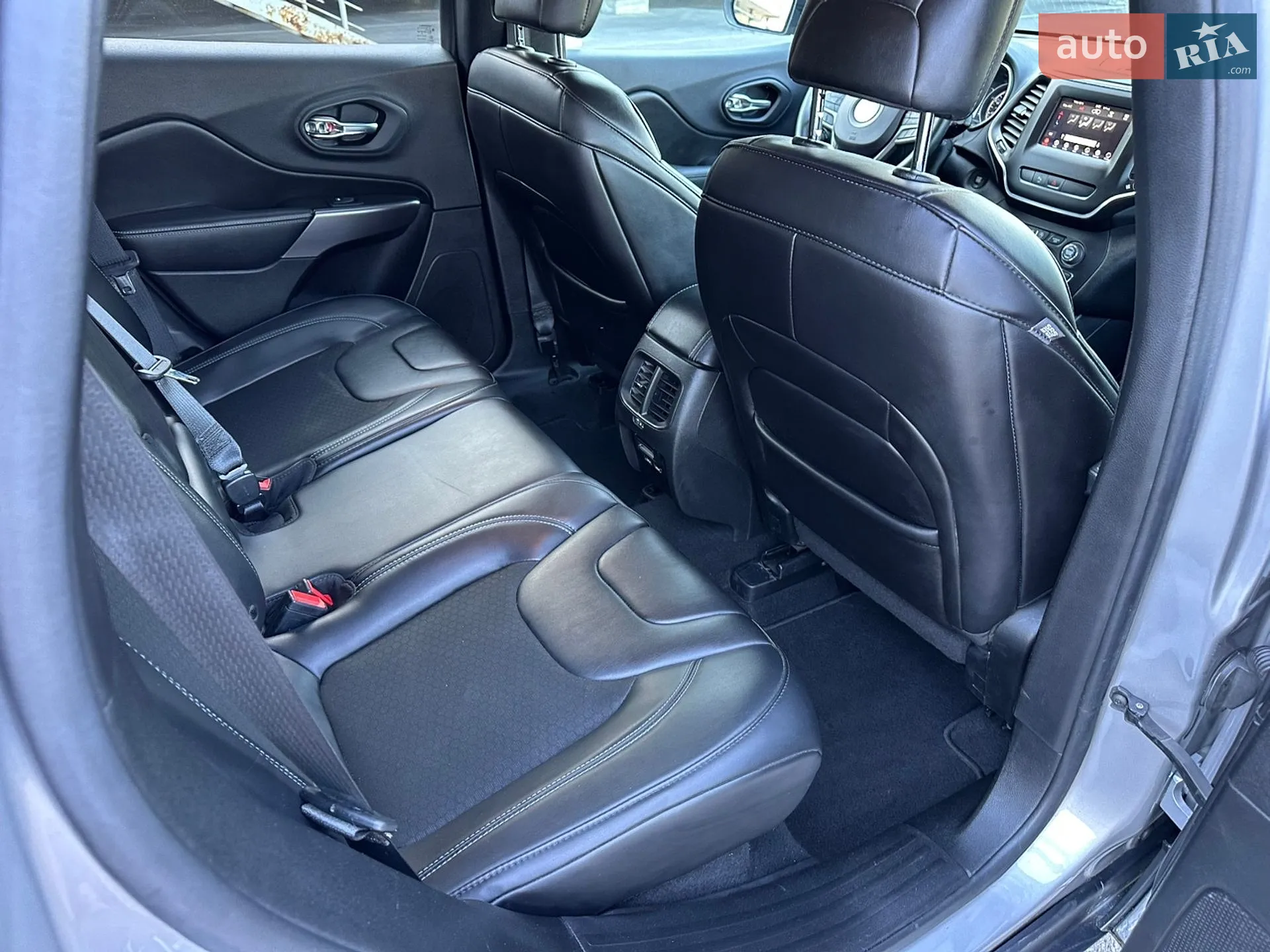 2019 Jeep Cherokee - мініатюра 25