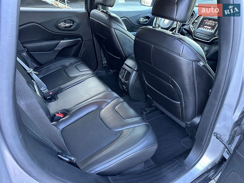 Внедорожник / Кроссовер Jeep Cherokee 2019 в Киеве