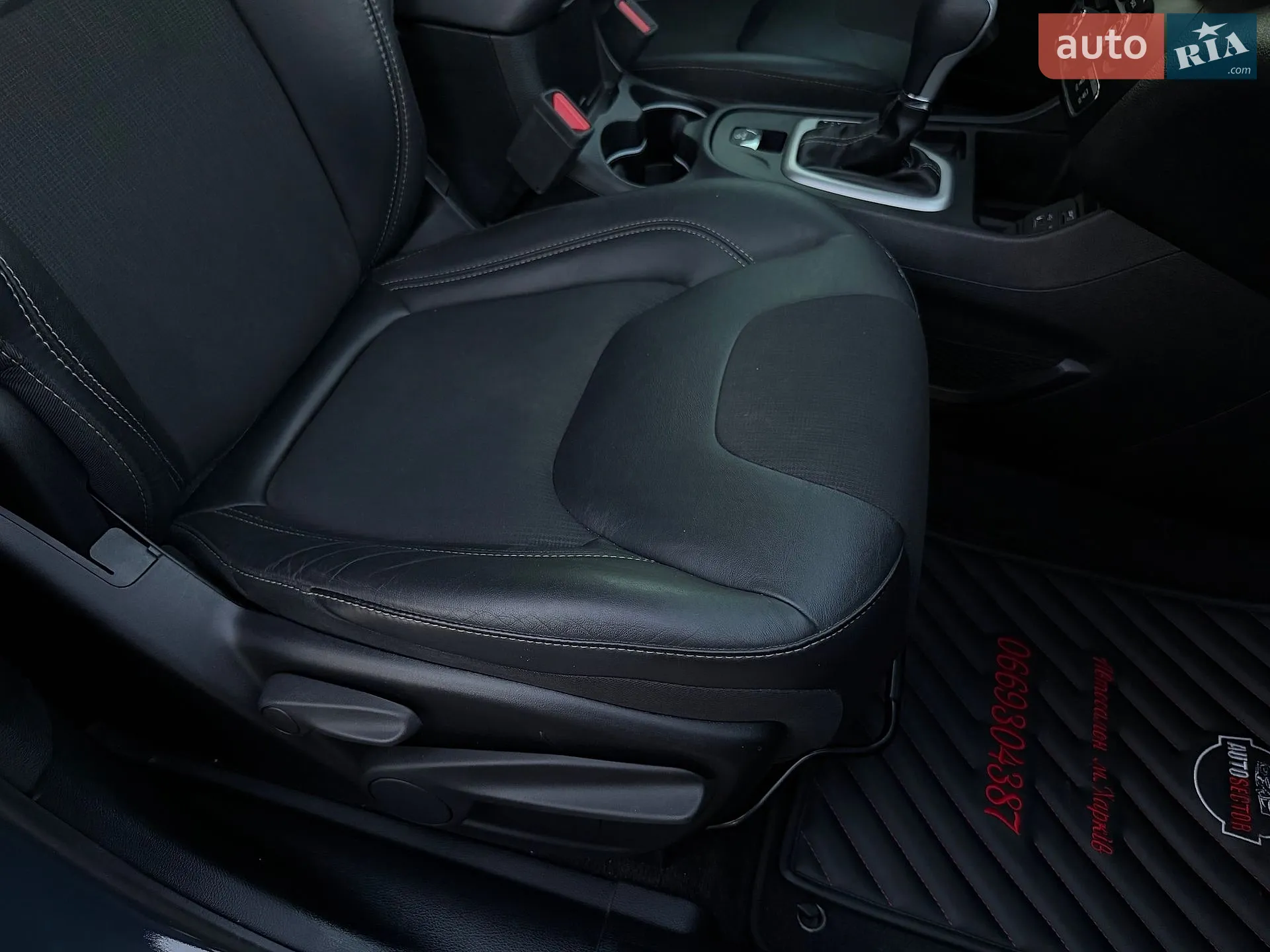 2017 Jeep Cherokee - мініатюра 24