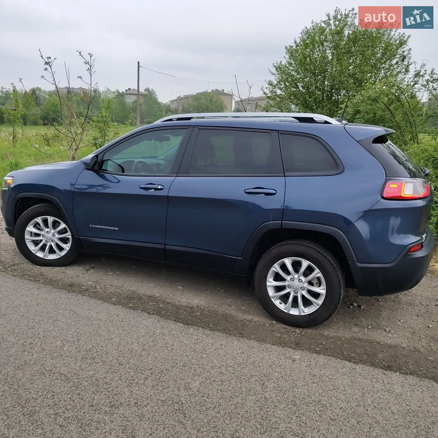 2020 Jeep Cherokee - мініатюра 3