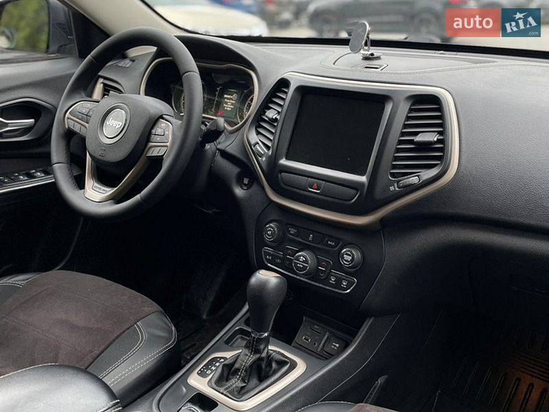 Внедорожник / Кроссовер Jeep Cherokee 2016 в Кропивницком