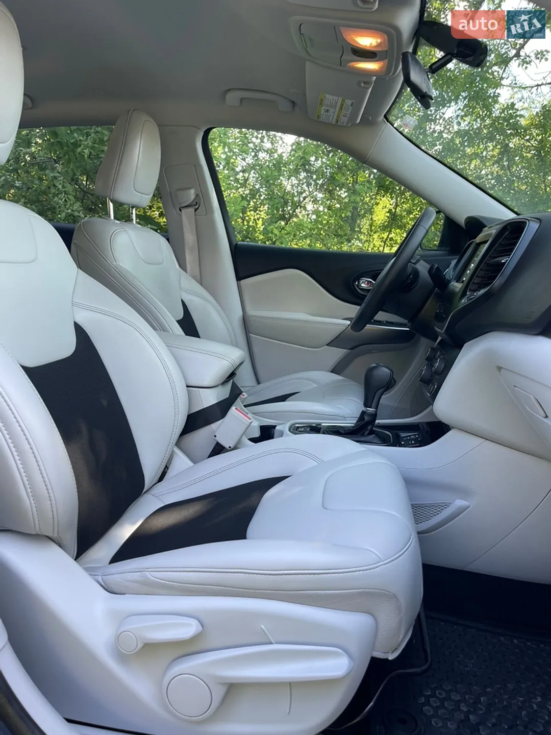 2020 Jeep Cherokee - мініатюра 12