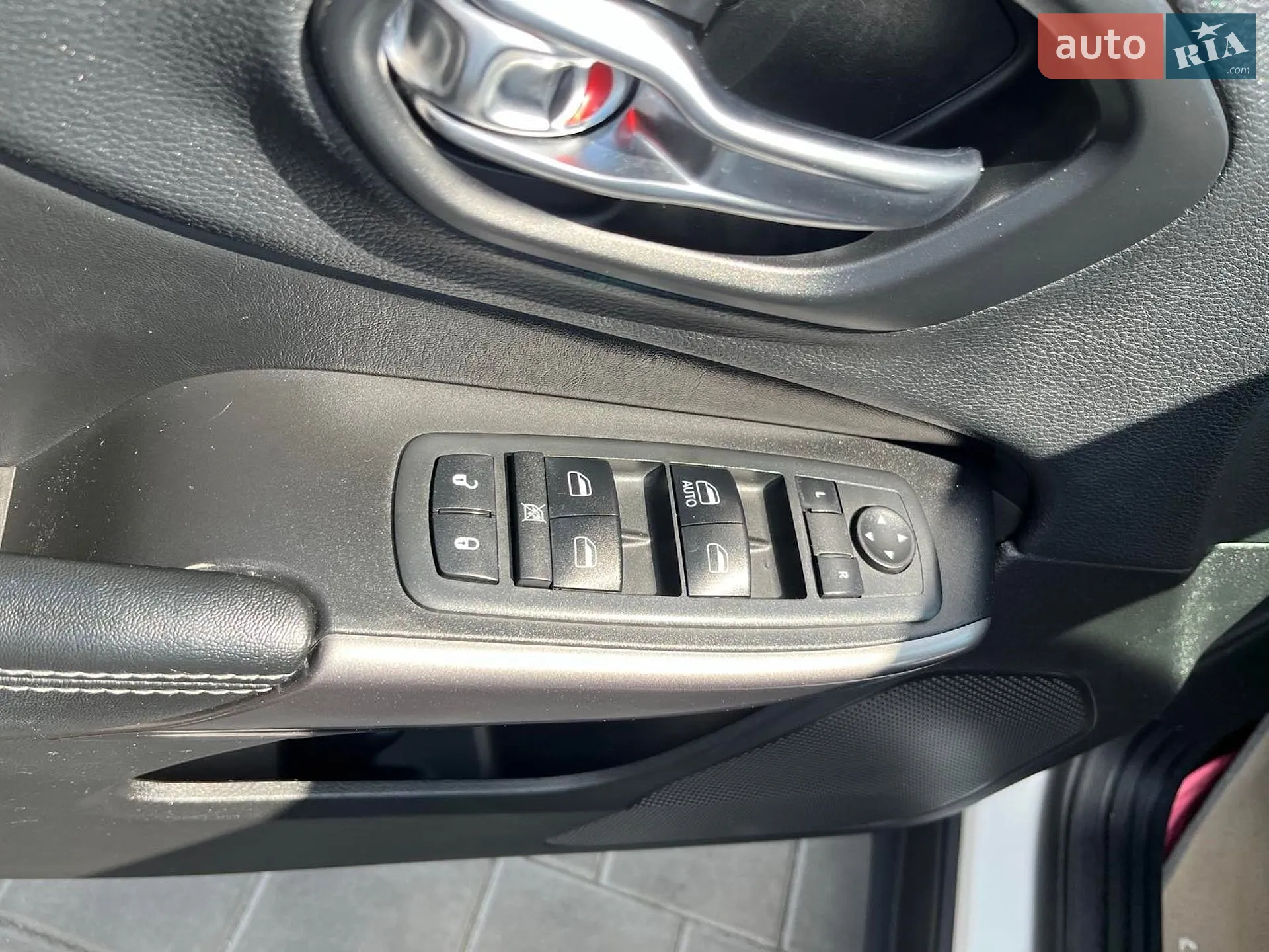 2018 Jeep Cherokee - мініатюра 14