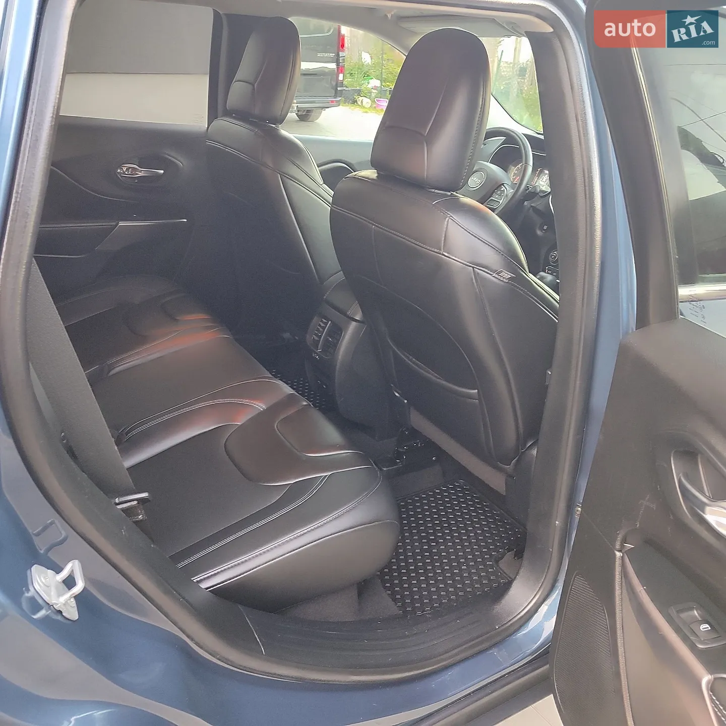 2019 Jeep Cherokee - мініатюра 26