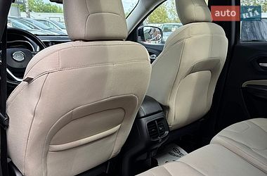 Внедорожник / Кроссовер Jeep Cherokee 2015 в Смеле