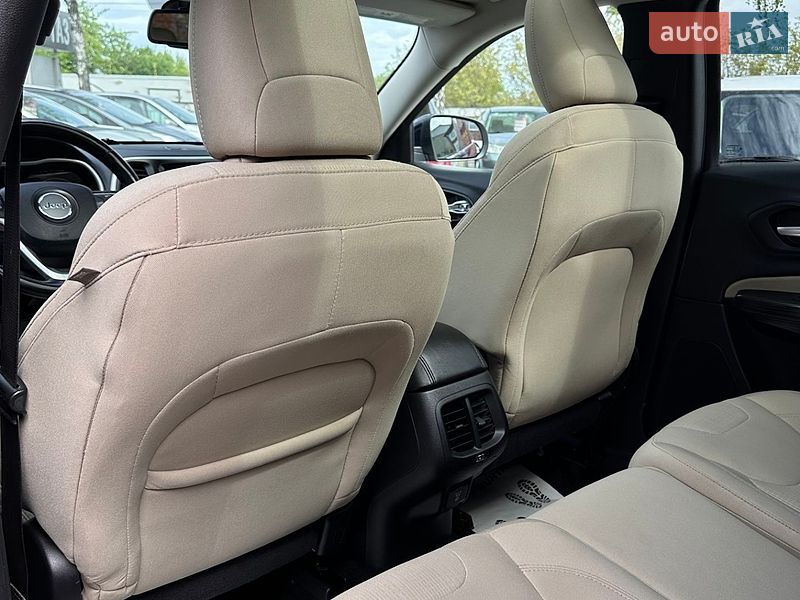 Внедорожник / Кроссовер Jeep Cherokee 2015 в Смеле