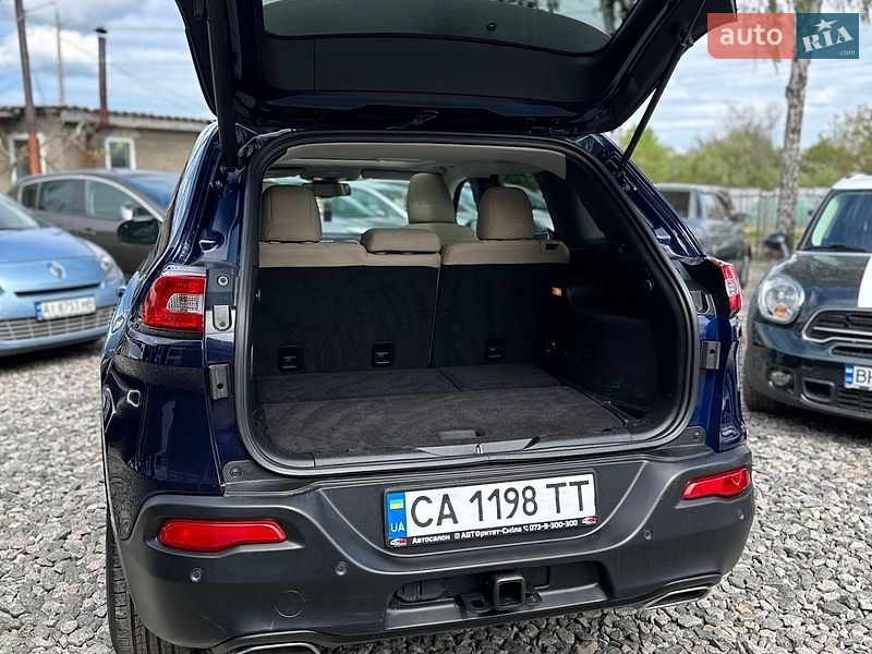 Внедорожник / Кроссовер Jeep Cherokee 2015 в Смеле