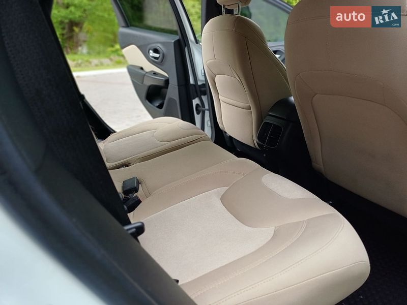 Внедорожник / Кроссовер Jeep Cherokee 2017 в Дрогобыче