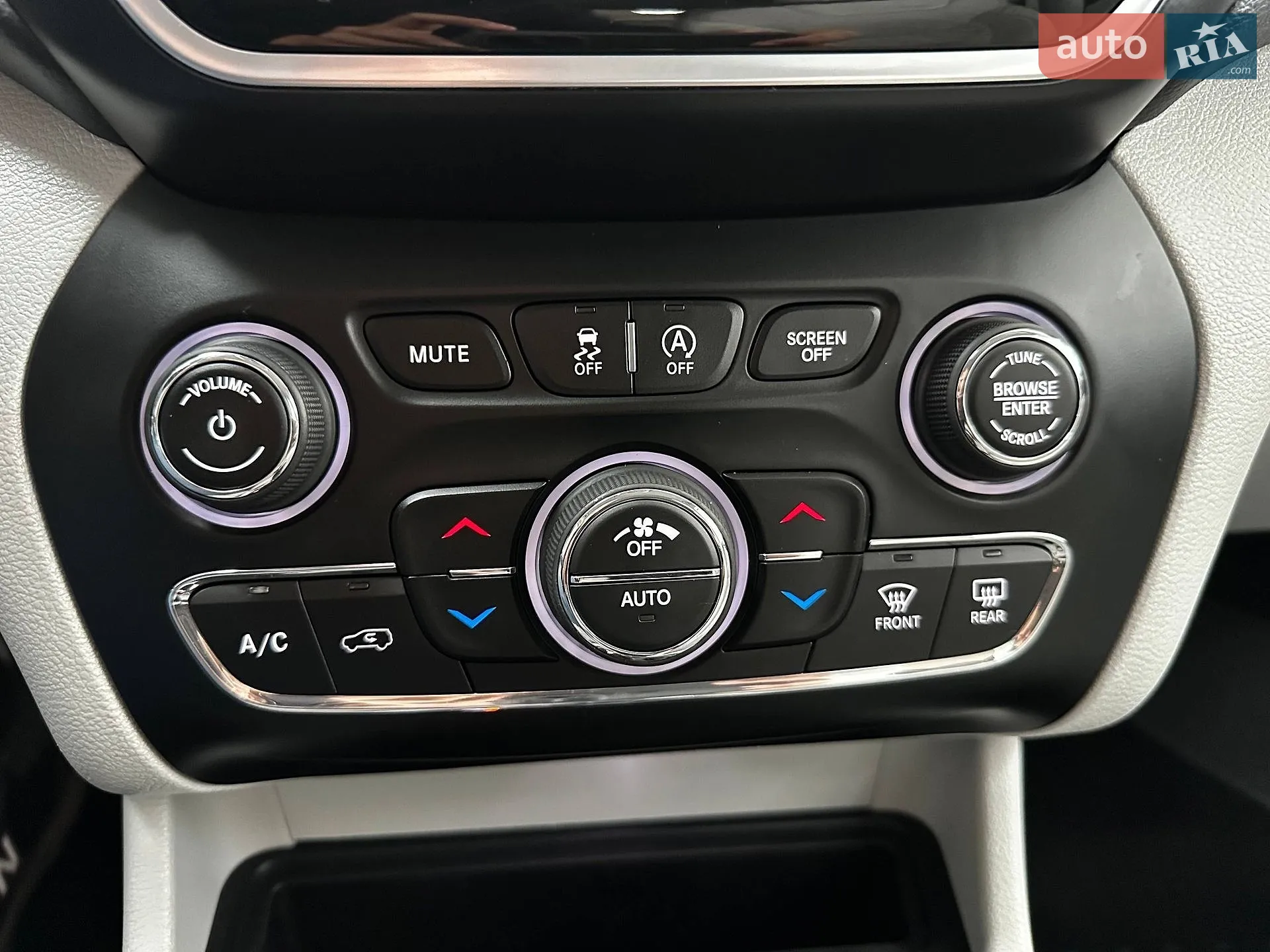 2019 Jeep Cherokee - мініатюра 37